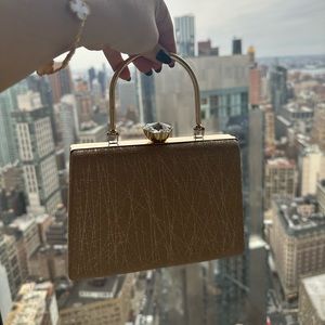 Golden CLUTCH bag. New, i bought for a wedding but didn’t use it.